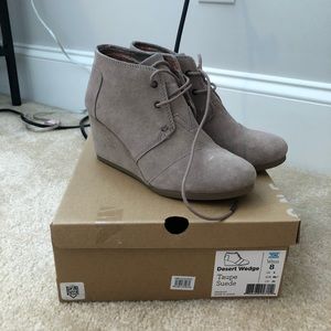 TOMS Desert Wedge Bootie (Size 8)
